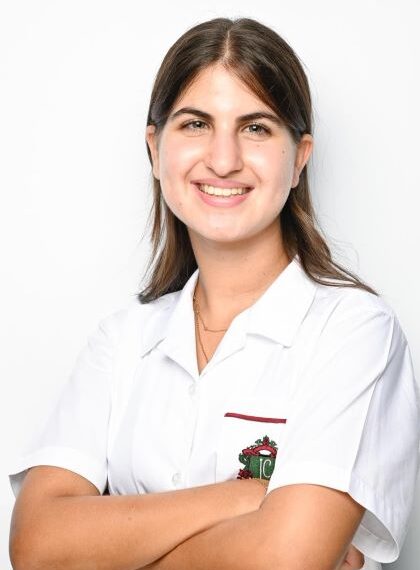 فتاه عربيه تبتكر جهاز ذكي يعمل بتقنيات الذكاء الاصطناعي لفرز النفايات تلقائياً