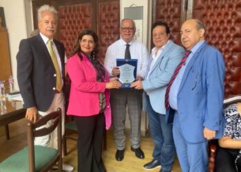 منظمة تضامن الشعوب الأفرو آسيوية تكرم الدكتور عاطف عبد اللطيف رئيس جمعية مسافرون للسياحة