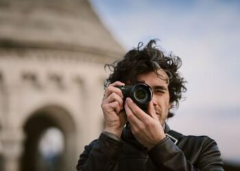 سوني تطلق الجيل الثالث من كاميرا آر إكس 1 آر الرائدة وخفيفة الوزن بمستشعر صور بالإطار الكامل والعدسة الثابتة