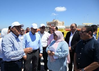 رئيس الوزراء يتفقد أعمال مشروع تنفيذ الحواجز البحرية وما يتعلق بحماية الشواطئ بالإسكندرية