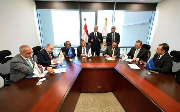 توقيع اتفاق مبادئ لتمويل مشروع إنتاج الصودا آش ومشتقاتها بالعلمين الجديدة