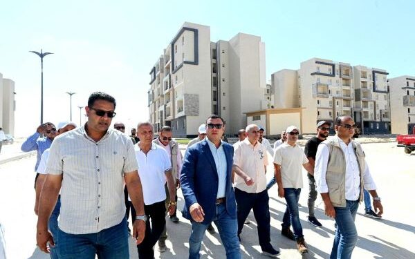 وزير الإسكان يتفقد مشروع “سكن لكل المصريين” و”كوبري C3″ بالعلمين الجديدة