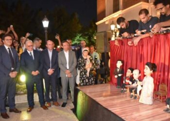 وزير الثقافة يفتتح معرض “صوت مصر” بمجمع الفنون