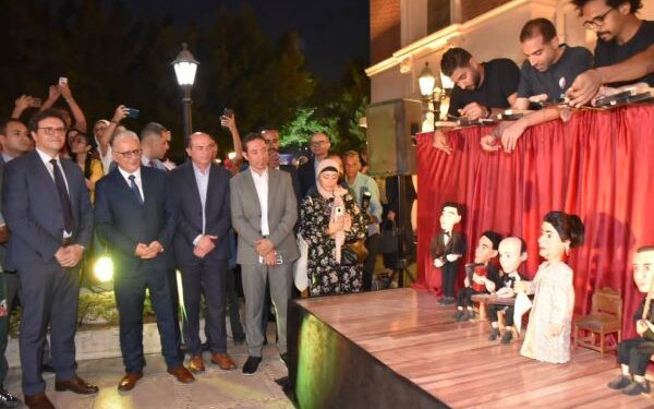 وزير الثقافة يفتتح معرض “صوت مصر” بمجمع الفنون