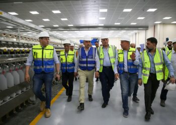 وزير قطاع الأعمال العام يتابع تشغيل مصانع المرحلة الأولى ب”غزل المحلة” وتقدم الأعمال في تنفيذ مشروعات المرحلة الثانية