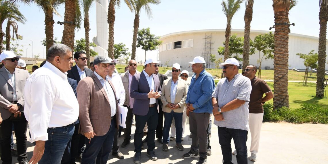 وزير الإسكان ومحافظ القاهرة يتفقدان مكونات مشروع حدائق “تلال الفسطاط” بمنطقة مصر القديمة