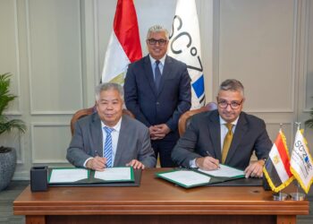 توقيع عقد مشروع “جيانغسو زيونج” الصينية لإنتاج الأرضيات وألواح الجدران بالمنطقة الصناعية بالسخنة