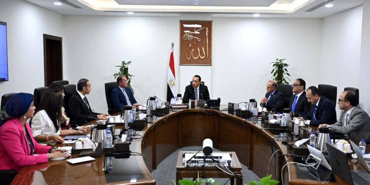 رئيس الوزراء: دعم الحكومة الكامل لجهود تطوير سوق رأس المال