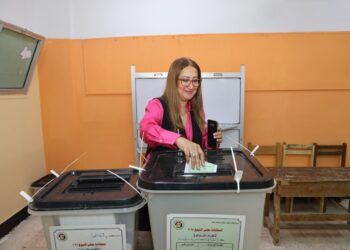 “رئيس البريد” تُدلي بصوتها في .. انتخابات “مجلس الشيوخ” ٢٠٢٥