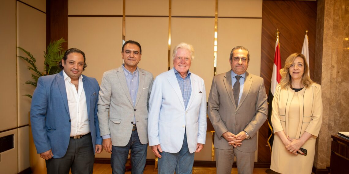 الفنان حسين فهمي يعلن عن تعاون فني لتوثيق المشروعات الثقافية بالعاصمة الإدارية الجديدة بالتعاون مع شركة Strike Media