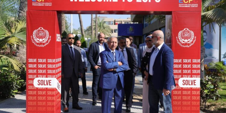 رئيس الأكاديمية العربية يتفقد المرحلة الختامية للمسابقة المصرية للبرمجة لشباب الجامعات