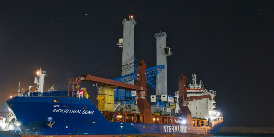 “دي بي ورلد مصر” تستقبل أحدث الرافعات العملاقة لتعزيز مكانة مصر كمركز لوجستي إقليمي