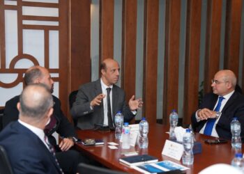 “الرقابة المالية” تبحث مع” اقتصادية قناة السويس” سبل استفادة الأخيرة من سوق الكربون الطوعي