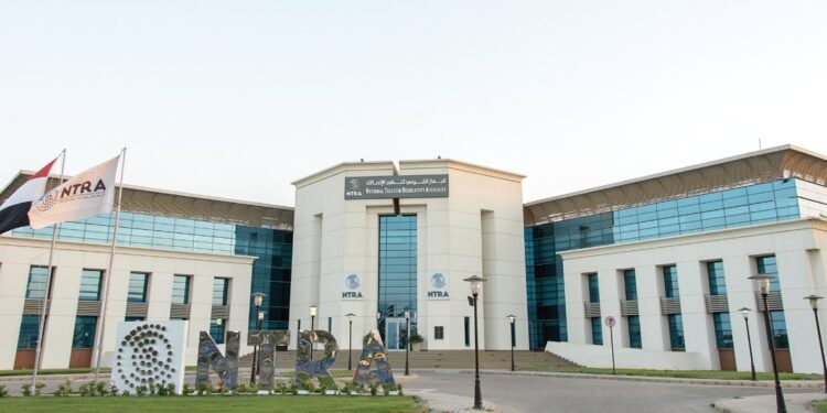 استطلاع رأي مستخدمي خدمات الاتصالات عن خدمات الهاتف المحمول وخدمات الإنترنت الثابت