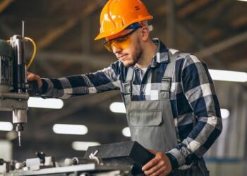 توقيع 3 عقود لإنشاء مشروعات صناعية جديدة