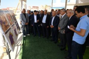 الوزير يتفقد مصنع متخصص في إنتاج أدوات المائدة