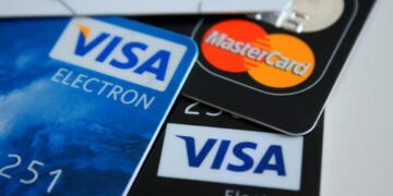 وزير السياحة والآثار يبحث مع مدير شركة “فيزا” مصر وليبيا والسودان آفاق الشراكة الاستراتيجية لدعم تجربة السائح في مصر