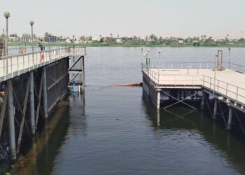 الانتهاء من احتواء بقعة زيتية خفيفة بنهر النيل