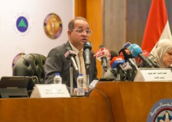 وزير المالية خلال المؤتمر الصحفي