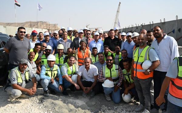 وزير النقل يتابع التقدم في اعمال التشطيبات النهائية لمحطات الخط الأول من شبكة القطار الكهربائي السريع