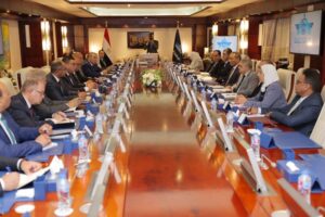  الفريق أسامة ربيع ووزير الإسكان يبحثان إمكانية إنشاء محطات لتحلية المياه بمدن القناة