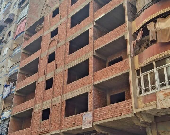 إزالة أدوار مخالفة في ٣ عقارات بأحياء السلام أول وعين شمس بالقاهرة والهرم بالجيزة