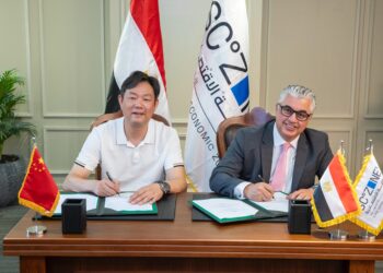 توقيع عقد مشروع (هايان شيمي) الصينية لصناعة مواد التعبئة والتغليف والطباعة للملابس بالقنطرة غرب