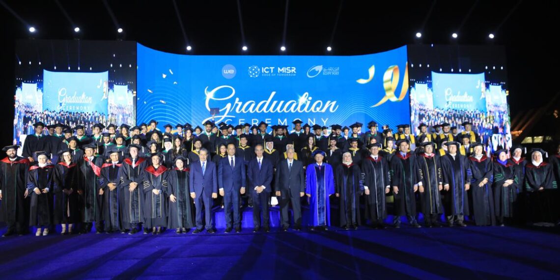 “ICT Misr” تهنئ طلاب الدفعة الأولى من جامعة مصر للمعلوماتية وتشارك في حفل تخرجهم بحضور رئيس الجمهورية السابق ووزير الاتصالات