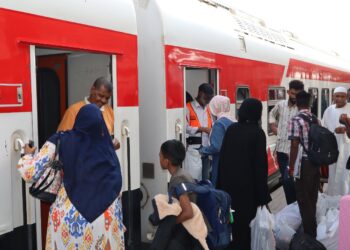 الهيئة القومية لسكك حديد مصر تُسيّر الرحلة الثامنة عشر لقطارات العودة الطوعية للأشقاء السودانيين إلى وطنهم