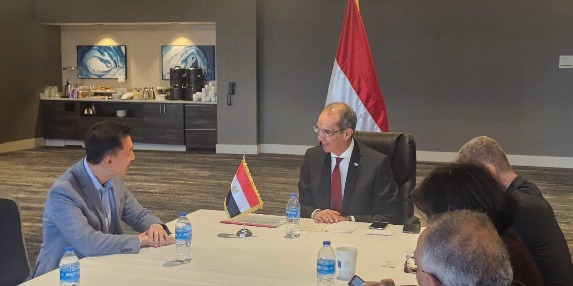  وزير الاتصالات يناقش مع مسؤولى شركات أمريكية زيادة استثماراتها فى مصر وتوسيع التعاون فى مجالات الذكاء الاصطناعى والتعهيد