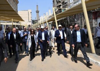 رئيس الوزراء يتابع الموقف التنفيذي لأعمال مشروع تطوير سوق العتبة بوسط القاهرة