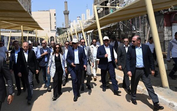 رئيس الوزراء يتابع الموقف التنفيذي لأعمال مشروع تطوير سوق العتبة بوسط القاهرة