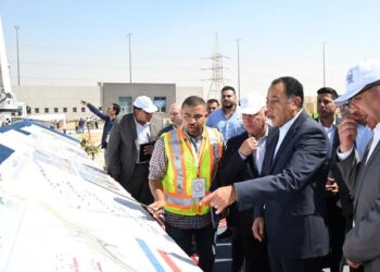 رئيس الوزراء يتابع سير الأعمال بمحطة الأتوبيس الترددي