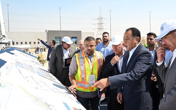 رئيس الوزراء يتابع سير الأعمال بمحطة الأتوبيس الترددي