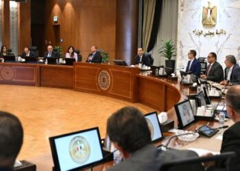 رئيس الوزراء يجتمع برؤساء ومسئولي المجالس التصديرية