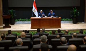 رئيس الوزراء يعقد اجتماعًا موسعاً مع رؤساء أجهزة المدن الجديدة