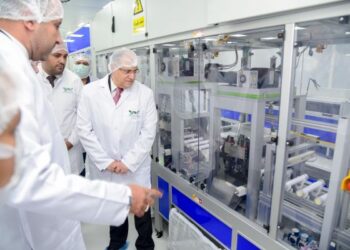 رئيس هيئة الدواء يزور مصنع وادي النيل أشيتو للصناعات الدوائية