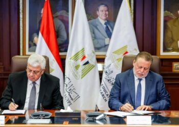 توفير منح جامعية للطلاب المتفوقين غير القادرين ومنح للطلاب المتضررين من توقف برنامج المعونة الأمريكية