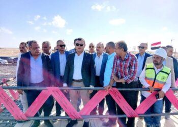 وزير الإسكان ،يتفقد، مشروع إنشاء محطة لتحلية مياه البحر ،مدينة العلمين الجديدة،سوق المال،المهندس شريف الشربينى وزير الإسكان،ترشيد استهلاك الطاقة ،عمليات التحلية