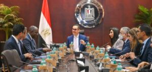 وزير الاستثمار مع وفد البنك الدولي والتمويل الدولية