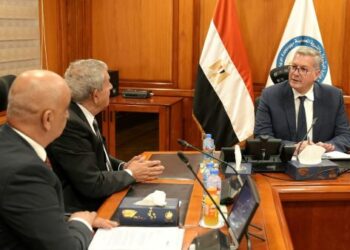 وزير البترول والثروة المعدنية خلال لقائه مع تاج أويل الكندية