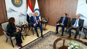 وزير البترول يبحث مع فالكو الأمريكية خطط التوسع 