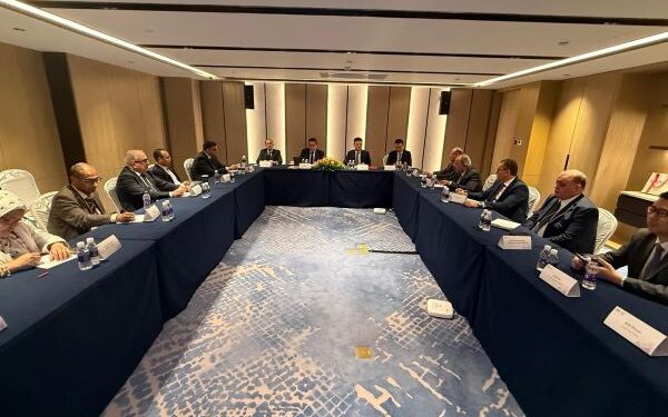 وزير الصحة يبحث مع مسئولي هواوي التعاون في التكنولوجيا الطبية