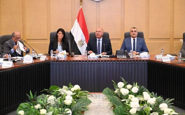 وزير الصناعة يترأس الاجتماع الثلاثين للمجموعة الوزارية للتنمية الصناعية