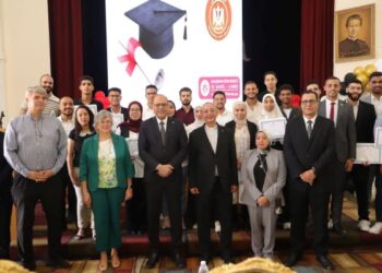 وزير العمل يفتتح ملتقى توظيف بمشاركة 33 شركة لتوفير فرص عمل للشباب