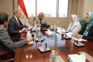 وزير الكهرباء يبحث مع مسئولي شركة الكازار الإماراتية تعزيز التعاون 