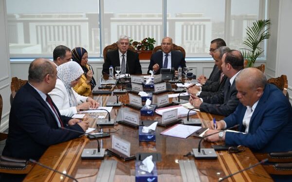 وزير النقل يعقد اجتماعاً موسعا مع وزير التعليم العالي