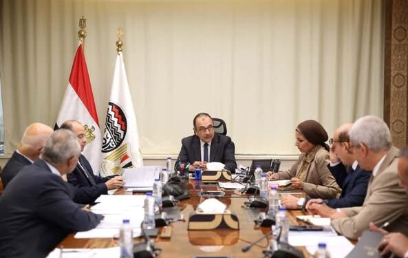 وزير قطاع الأعمال العام يتابع موقف مشروعات شركة الإسكندرية للاستثمارات والتنمية العمرانية