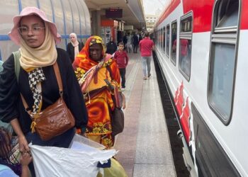 سكك حديد مصر تُسيّر الرحلة الثالثة والعشرين لقطارات العودة الطوعية للأشقاء السودانيين إلى وطنهم