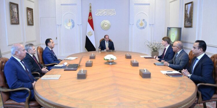 الرئيس السيسي يشيد بمجهودات مجموعة “أيه بي موللر ميرسك” في شأن دراسة إنتاج وتزويد السفن بالوقود الأخضر